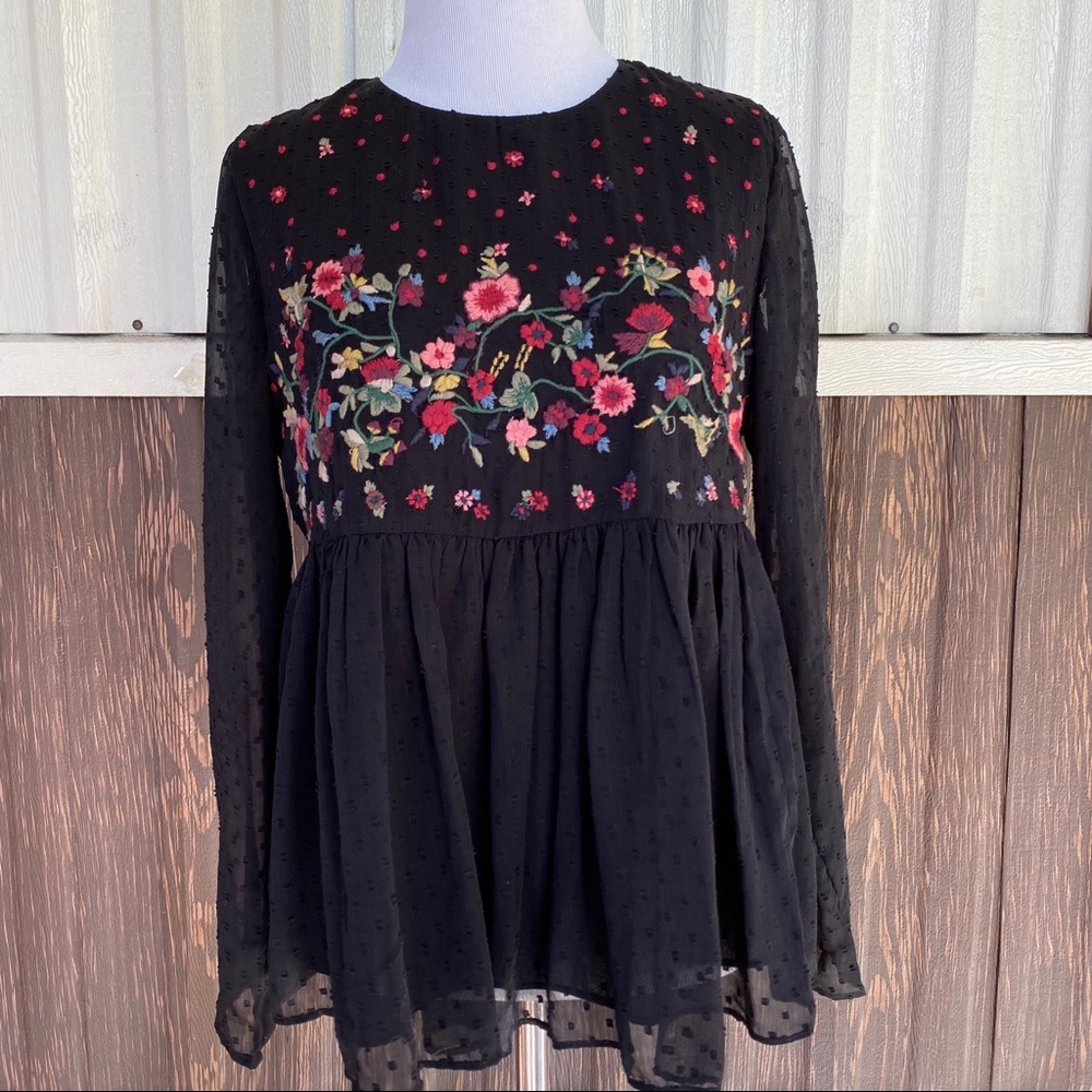 Zara babydoll open back embroidery blouse size S